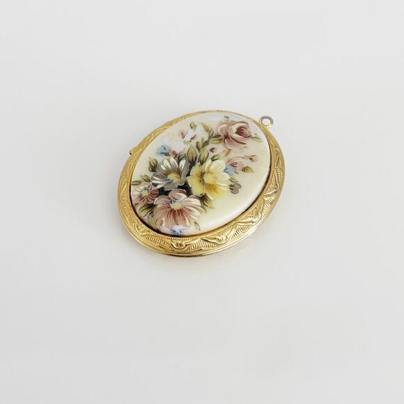 Vintage Floral Gold Tone Locket - Picture 1 of 12